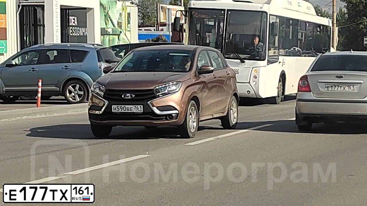 Фото автомобиля FORD FOCUS, 2007 — госномер Е177ТХ161. Цвет: Серебристый