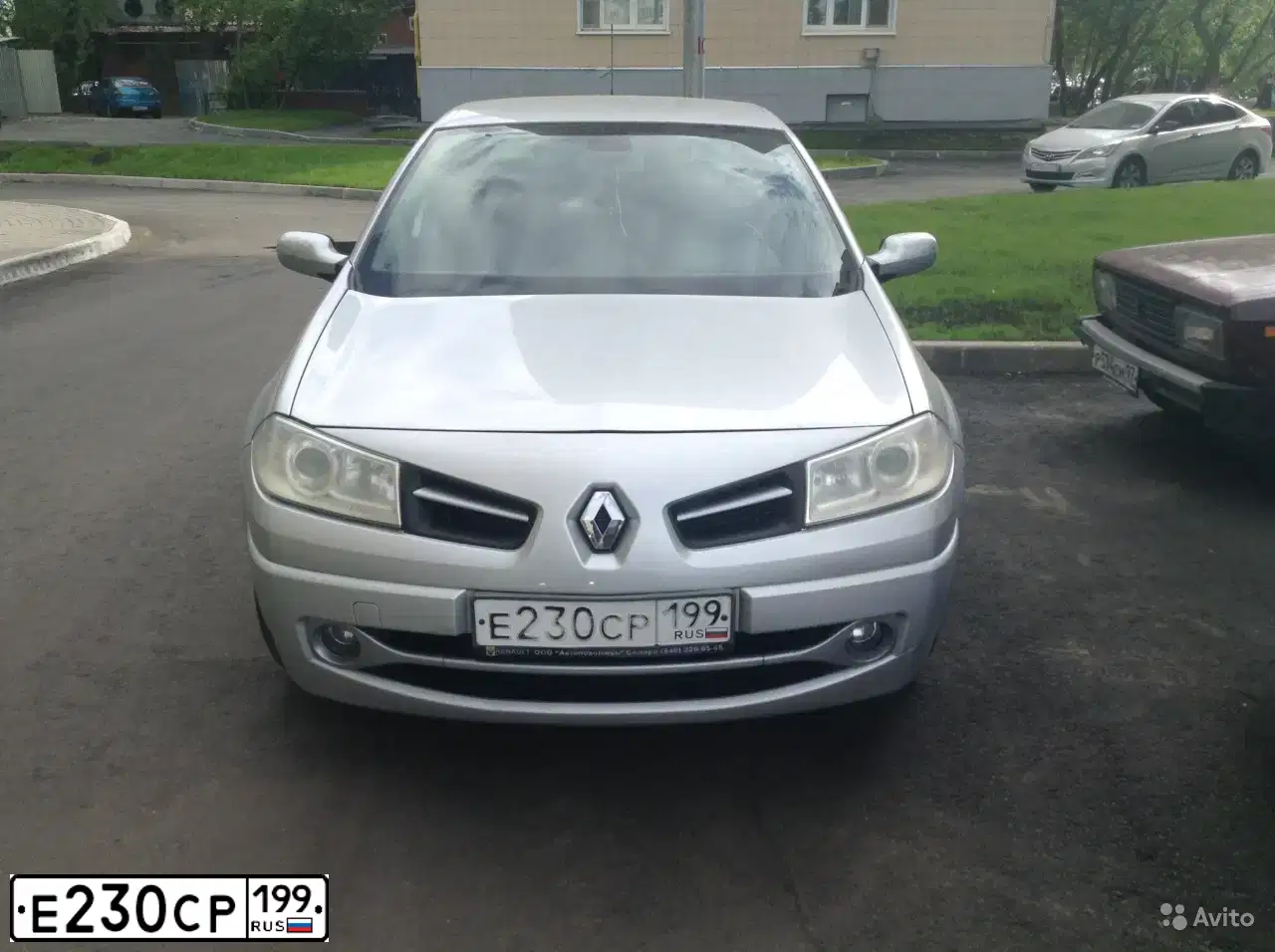 Фото автомобиля RENAULT MEGANE, 2008 — госномер Н902СУ46. Цвет: СВЕТЛО-СЕРО-ГОЛУБОЙ