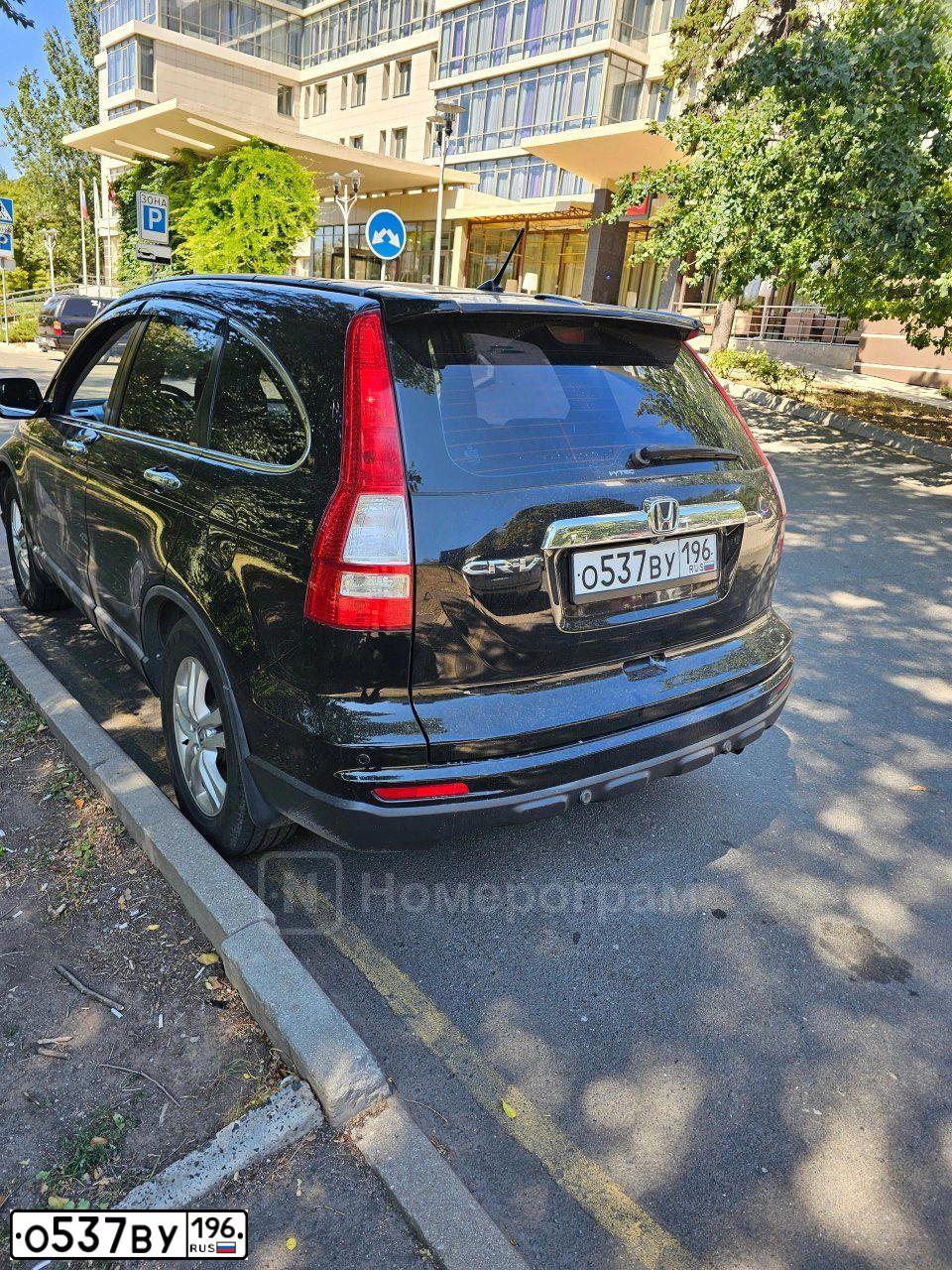 Фото автомобиля HONDA CR-V, 2011 — госномер О537ВУ196. Цвет: ЧЕРНЫЙ