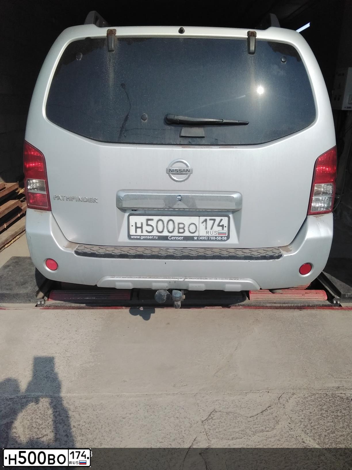 Фото автомобиля NISSAN PATHFINDER, 2012 — госномер А999ВТ73. Цвет: Серебристый