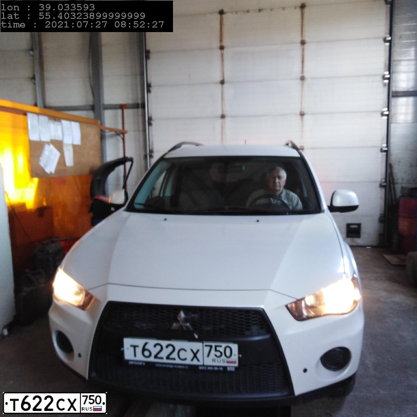 Фото автомобиля MITSUBISHI OUTLANDER, 2010 — госномер В838ЕМ152. Цвет: Белый