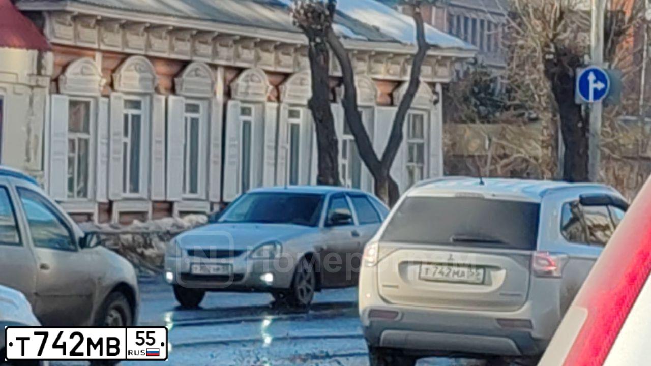 Фото автомобиля NISSAN X-TRAIL, 2007 — госномер Т742МВ55. Цвет: ЧЕРНЫЙ