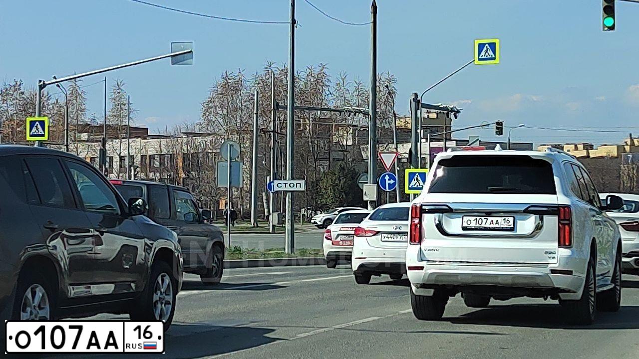 Фото автомобиля TOYOTA LANDCRUISER 200, 2012 — госномер В370НМ716. Цвет: Белый