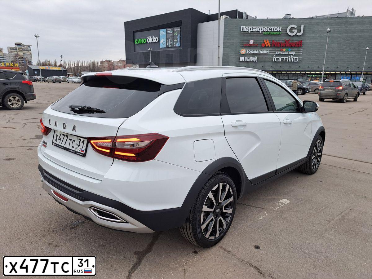 Фото автомобиля LADA VESTA, 2024 — госномер Н042НР136. Цвет: Белый
