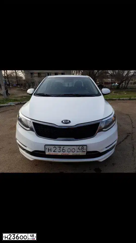 Фото автомобиля KIA RIO, 2016 — госномер Н236ОО48. Цвет: БЕЛЫЙ