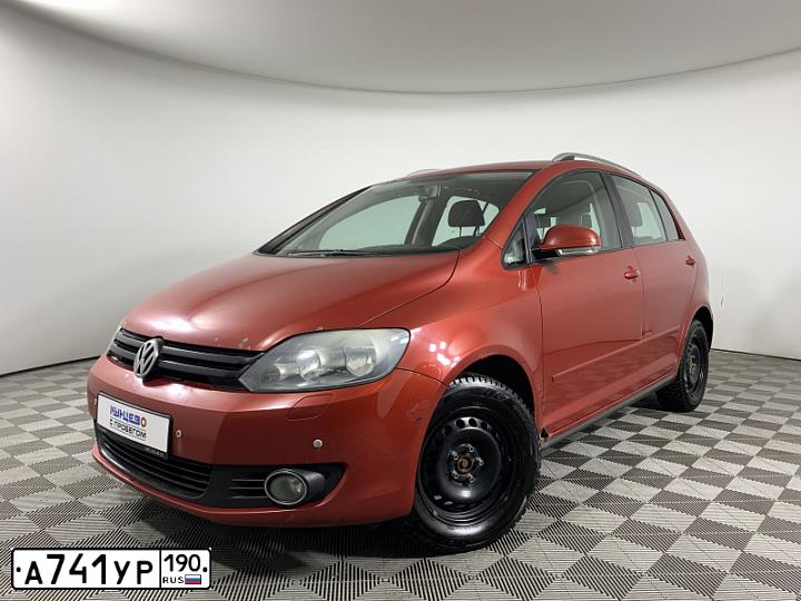 Фото автомобиля VOLKSWAGEN GOLF, 2010 — госномер Е499УМ76. Цвет: КРАСНЫЙ