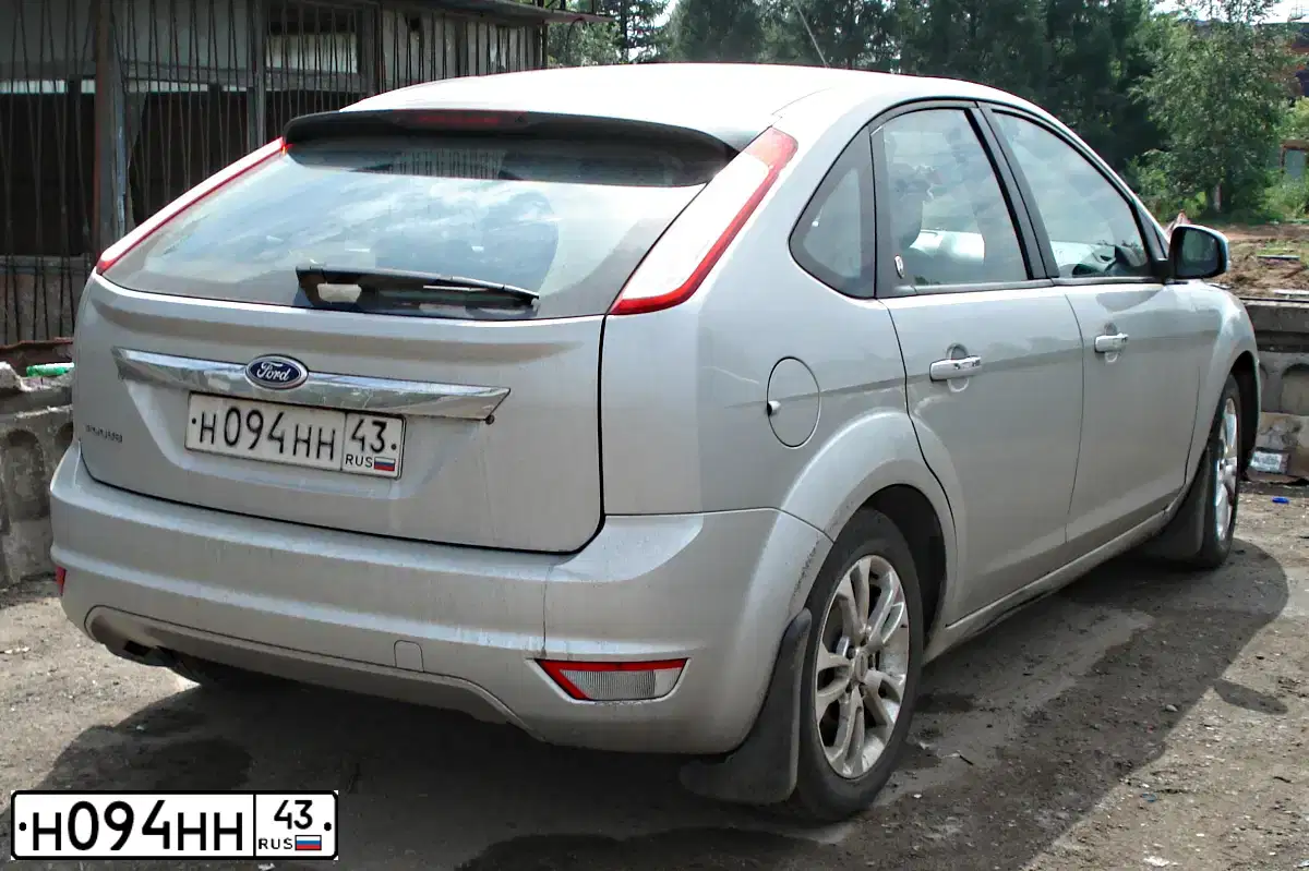 Фото автомобиля FORD FOCUS, 2008 — госномер Н094НН43. Цвет: СЕРЕБРИСТЫЙ