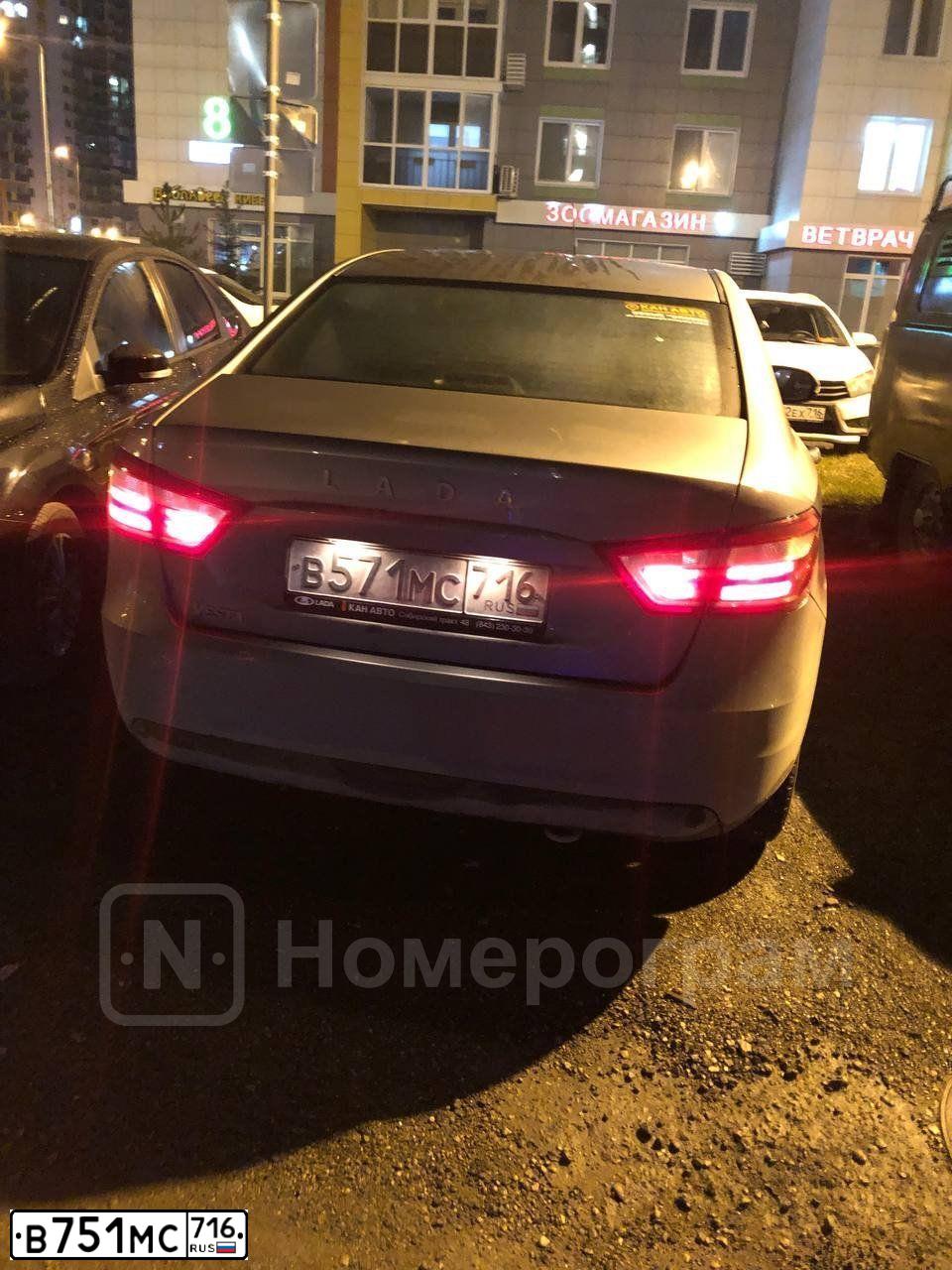 Фото автомобиля MERCEDES BENZ MERCEDES GLK, 2002 — госномер Н181СТ702. Цвет: ЧЕРНЫЙ