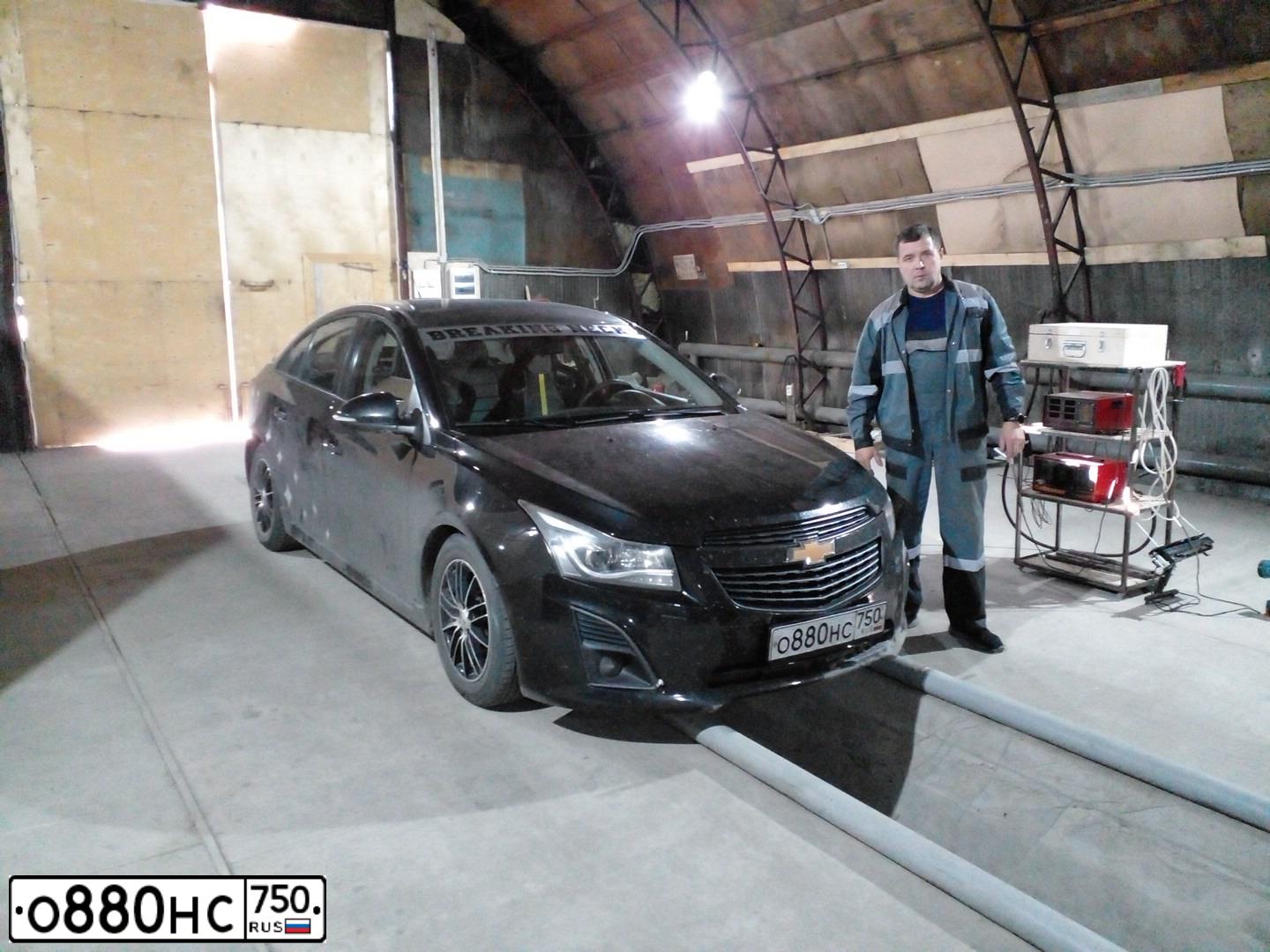 Фото автомобиля CHEVROLET CRUZE, 2014 — госномер Р821УМ11. Цвет: ЧЕРНЫЙ МЕТАЛЛИК
