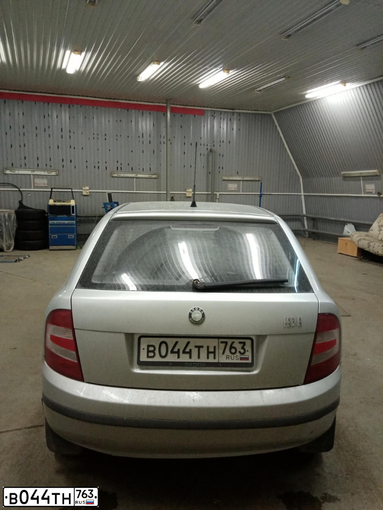 Фото автомобиля SKODA FABIA, 2005 — госномер В044ТН763. Цвет: СЕРЕБРИСТЫЙ