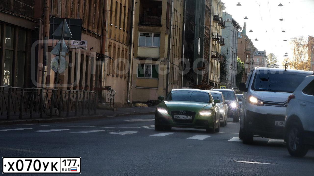 Фото автомобиля AUDI TT, 2012 — госномер Х070УК177. Цвет: ЗЕЛЕНЫЙ