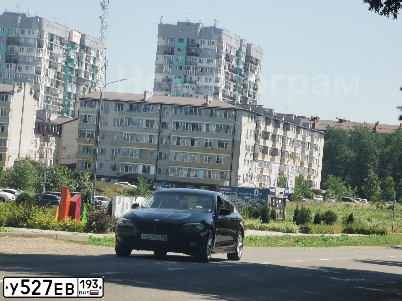 Фото автомобиля BMW SERIE 5, 2013 — госномер У111РР01. Цвет: ЧЕРНЫЙ