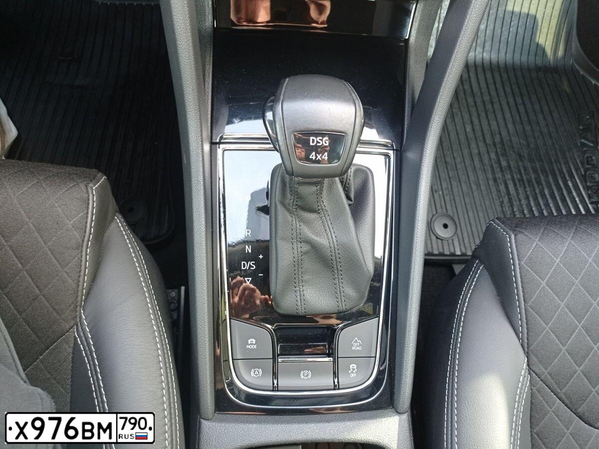 Фото автомобиля SKODA KODIAQ, 2021 — госномер В611АХ550. Цвет: Белый