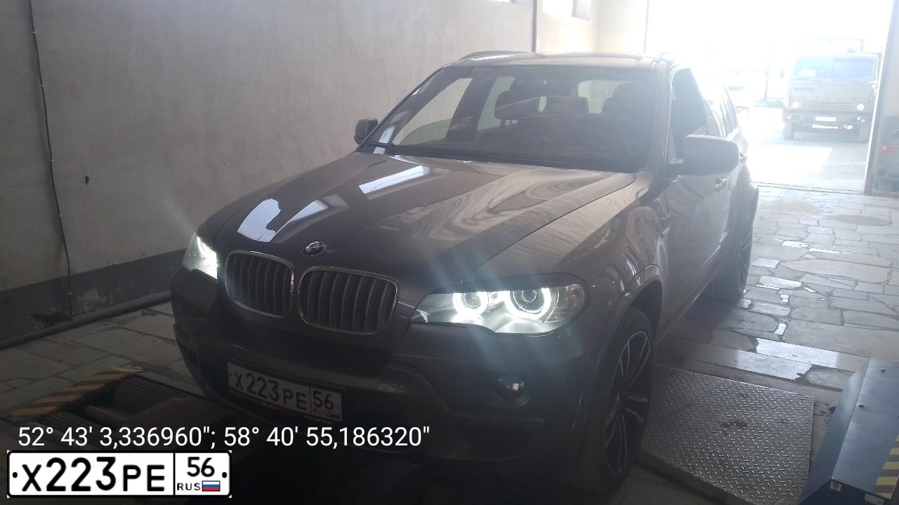 Фото автомобиля BMW X5, 2009 — госномер Р556ОК716. Цвет: СЕРЫЙ