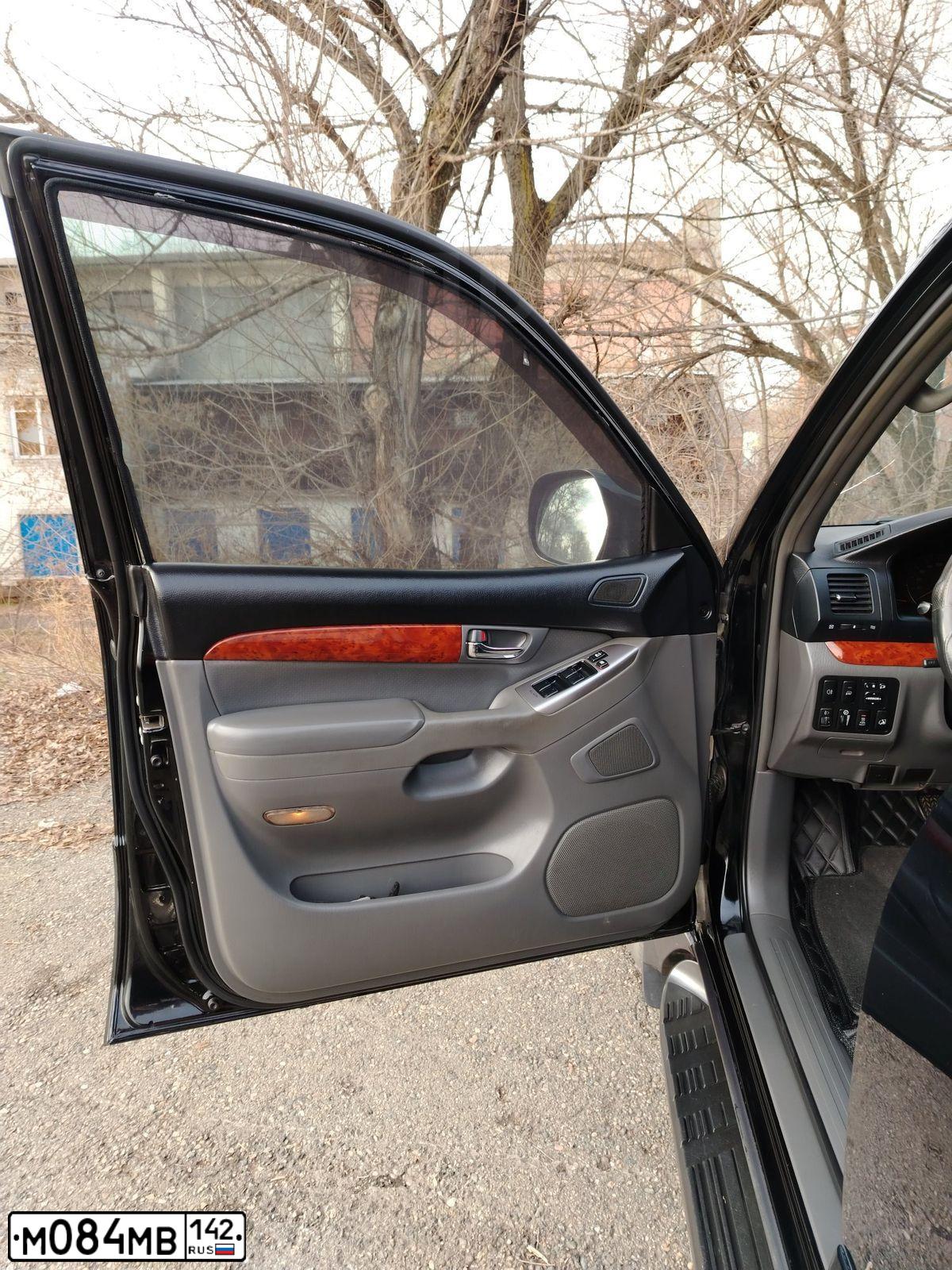 Фото автомобиля TOYOTA LANDCRUISER, 2007 — госномер М084МВ142. Цвет: ЧЕРНЫЙ