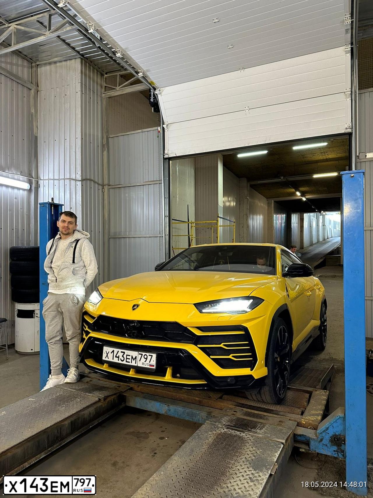 Фото автомобиля LAMBORGHINI URUS, 2018 — госномер В592ВН977. Цвет: ЖЕЛТЫЙ