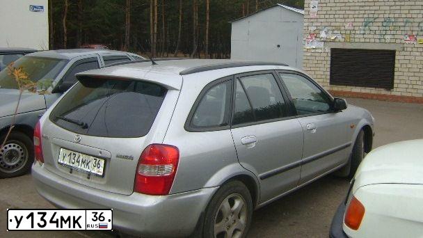 Фото автомобиля MAZDA 323, 2000 — госномер У134МК36. Цвет: Серебристый
