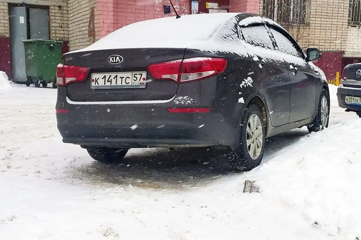 Фото автомобиля KIA RIO, 2015 — госномер К293ТУ57. Цвет: Коричневый