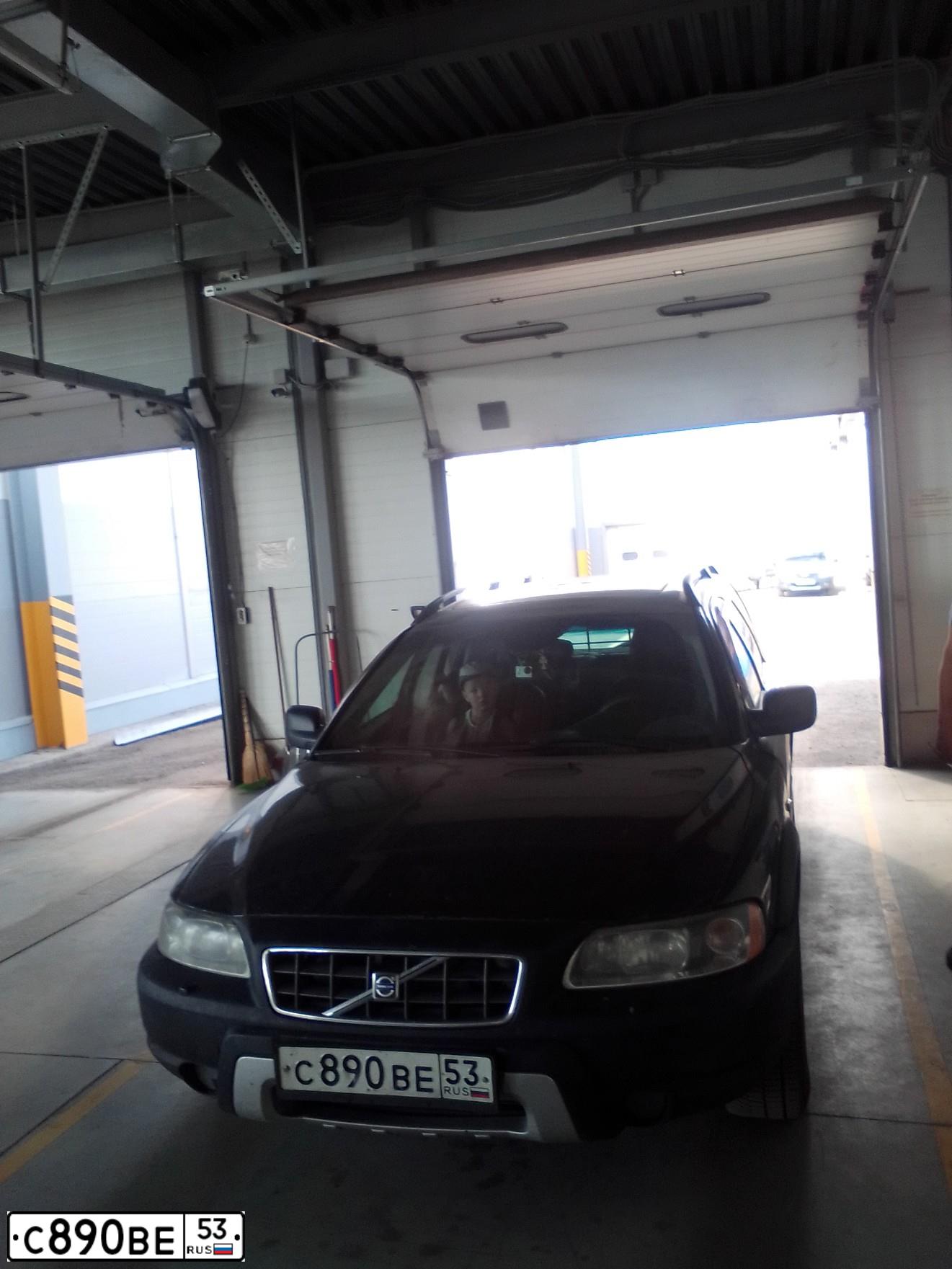 Фото автомобиля VOLVO XC70, 2006 — госномер С890ВЕ53. Цвет: ЧЕРНЫЙ