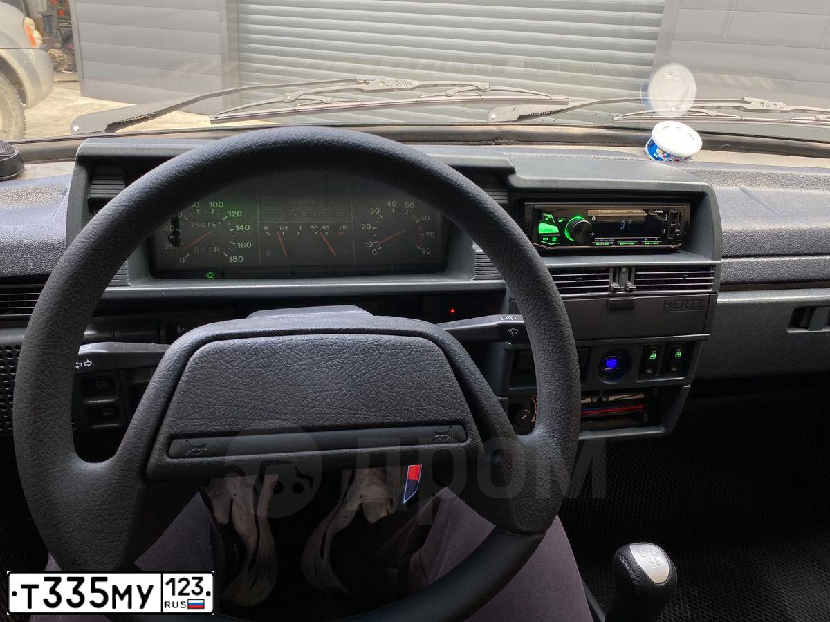 Фото автомобиля LADA 2109 SAMARA, 2002 — госномер Н306УА23. Цвет: СЕРЕБРИСТЫЙ ЖЕЛТО-ЗЕЛЕНЫЙ
