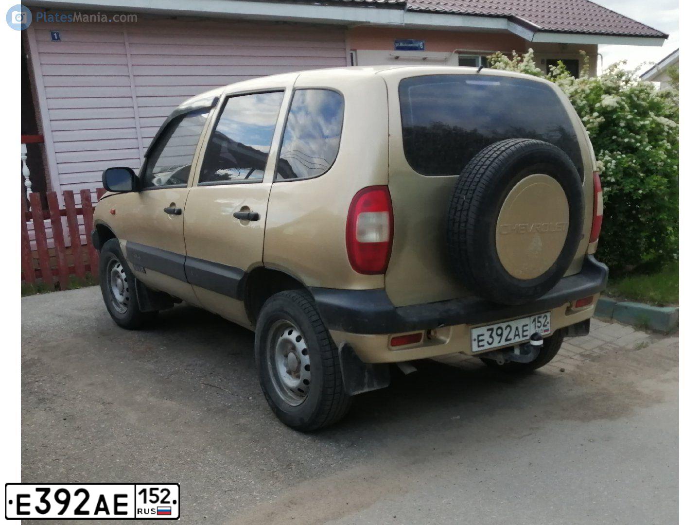 Фото автомобиля CHEVROLET NIVA, 2004 — госномер С672ОМ152. Цвет: Золотисто-бежевый