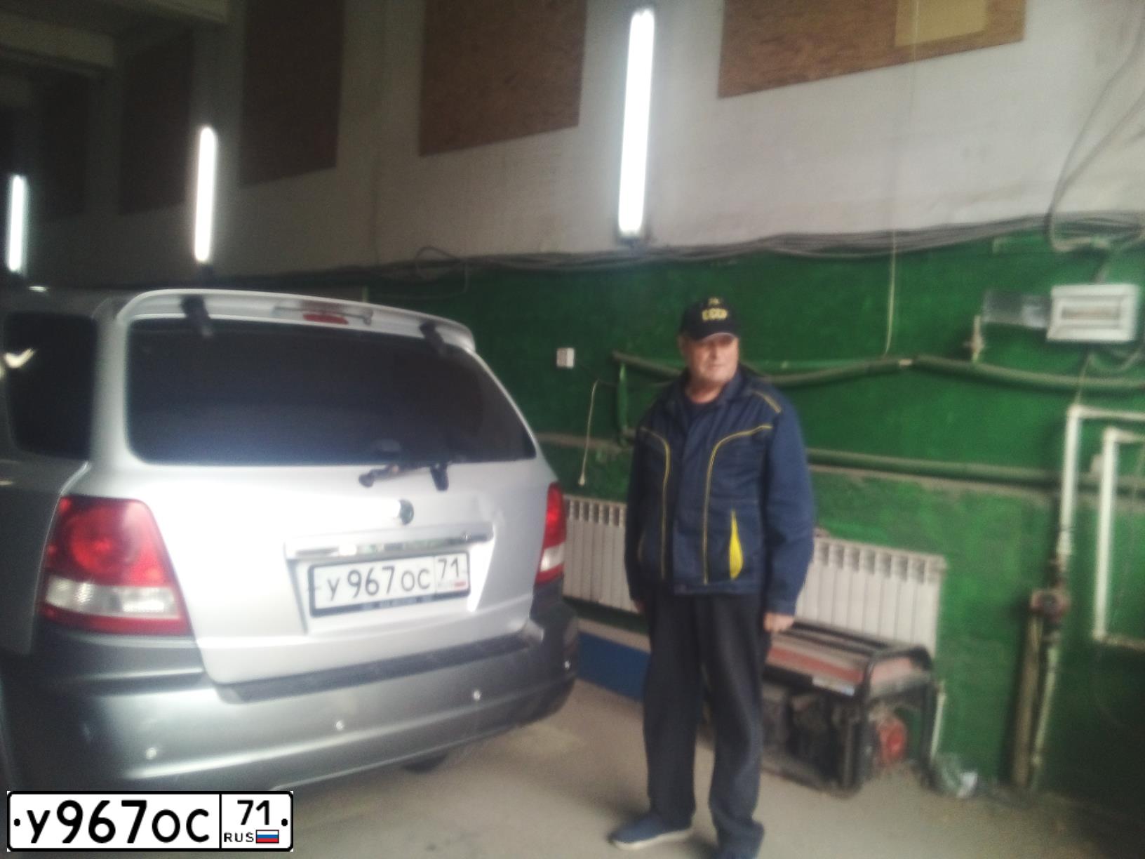 Фото автомобиля KIA SORENTO, 2004 — госномер Е188УК790. Цвет: ТЕМНО-СЕРЫЙ