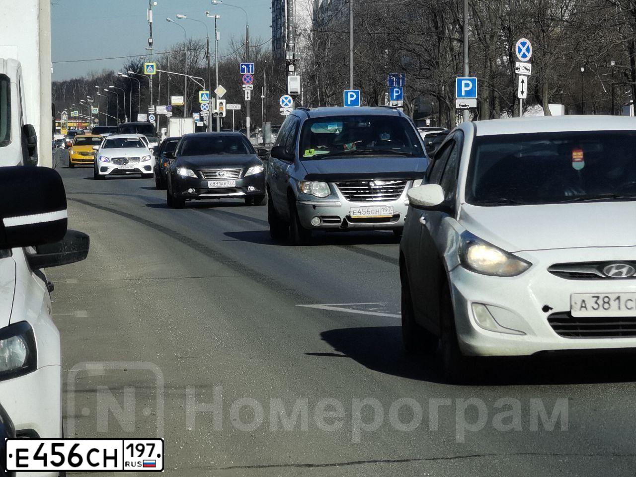 Фото автомобиля CHRYSLER GRAND VOYAGER, 2007 — госномер Е456СН197