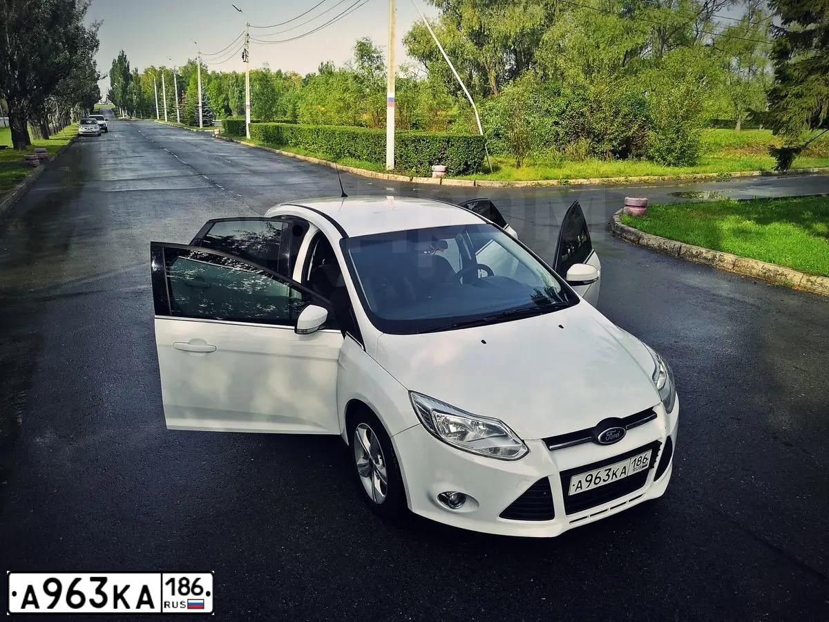 Фото автомобиля FORD D FOCUS, 2012 — госномер Н435СК124. Цвет: Белый