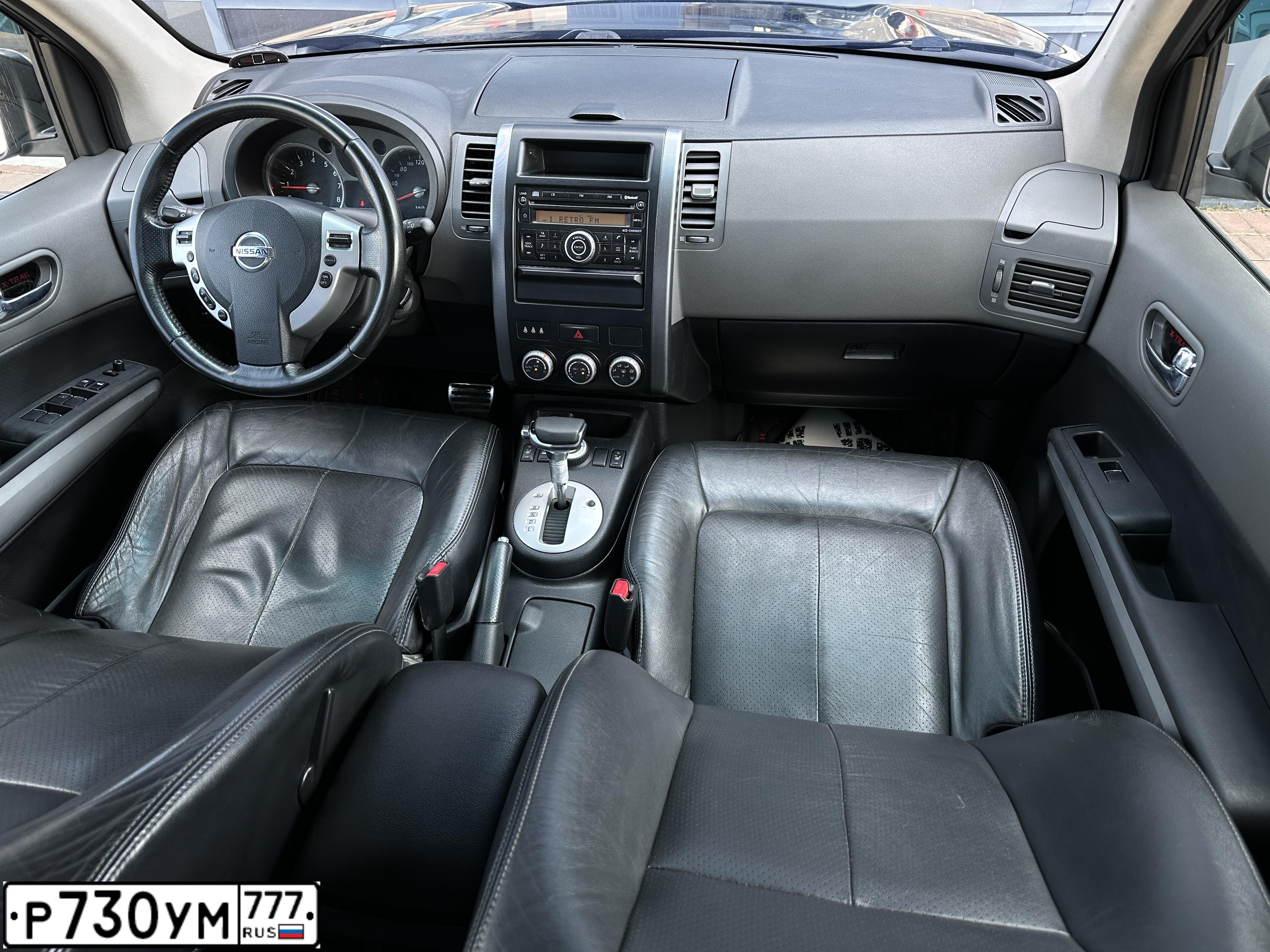 Фото автомобиля NISSAN X-TRAIL, 2008 — госномер Р730УМ777. Цвет: ЧЕРНЫЙ