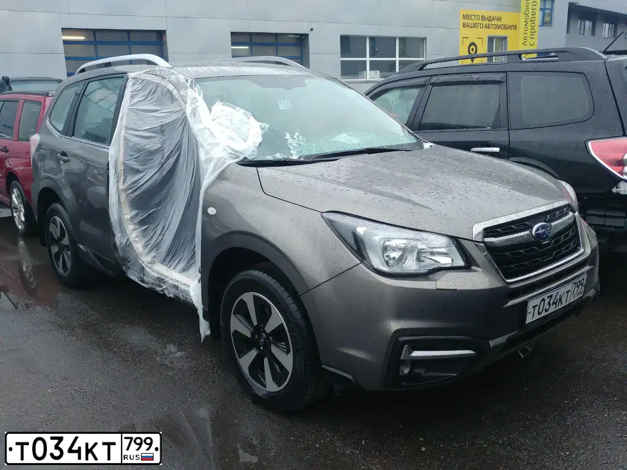 Фото автомобиля SUBARU FORESTER, 2018 — госномер Т034КТ799. Цвет: СЕРО-БЕЖЕВЫЙ