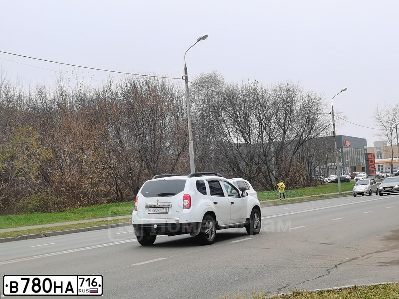 Фото автомобиля RENAULT DUSTER, 2015 — госномер В780НА716. Цвет: Белый