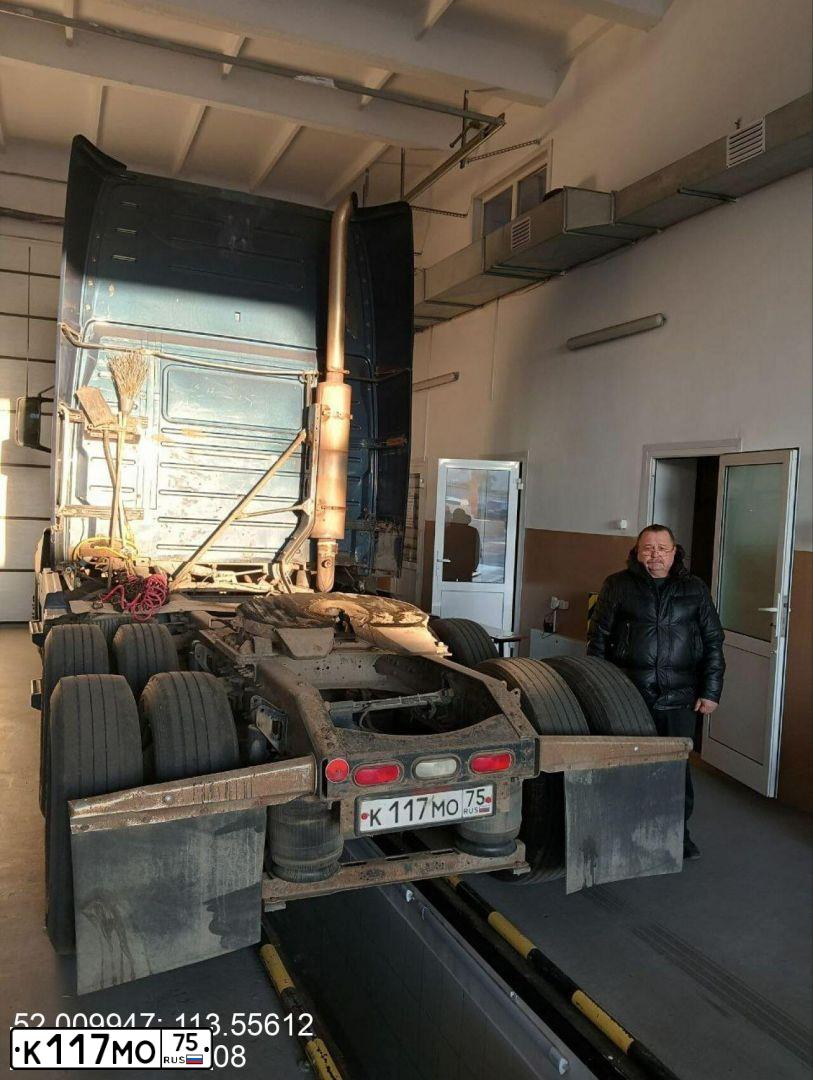 Фото автомобиля VOLVO SERIE VNL /6X4/, 2003 — госномер К117МО75. Цвет: синий