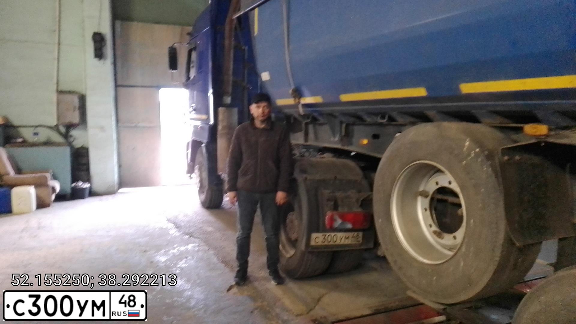 Фото автомобиля MAZ 5440 /4X2/, 2012 — госномер Н800НР31. Цвет: синий