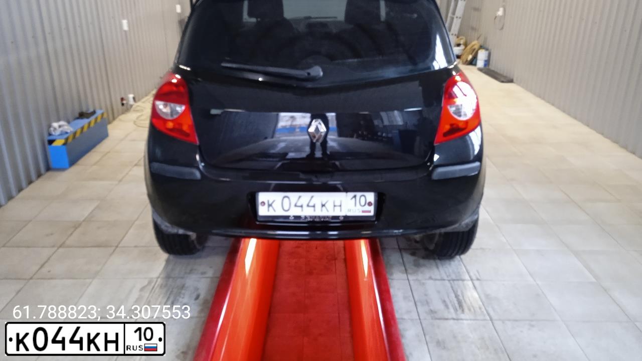 Фото автомобиля RENAULT CLIO, 2006 — госномер К044КН10. Цвет: ЧЕРНЫЙ