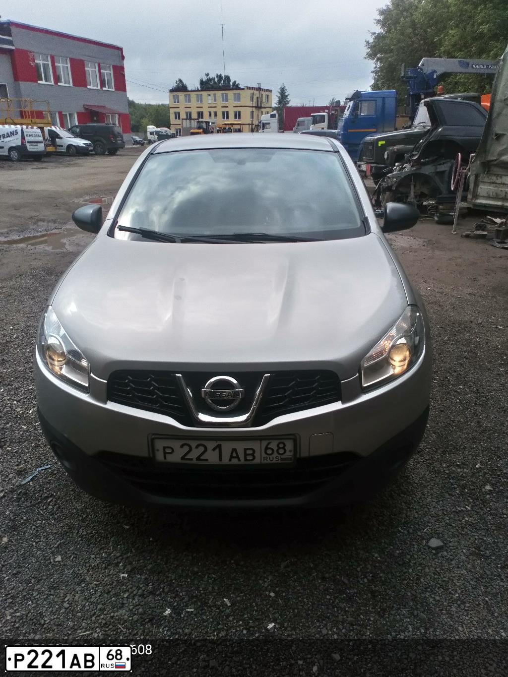 Фото автомобиля NISSAN QASHQAI, 2010 — госномер Р221АВ68. Цвет: Серебристый