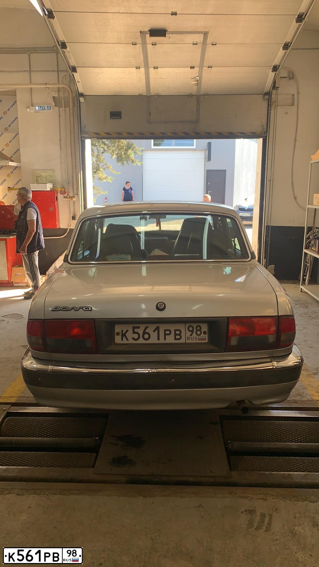 Фото автомобиля GAZ 3110, 2006 — госномер С001ВС180. Цвет: Серебристый