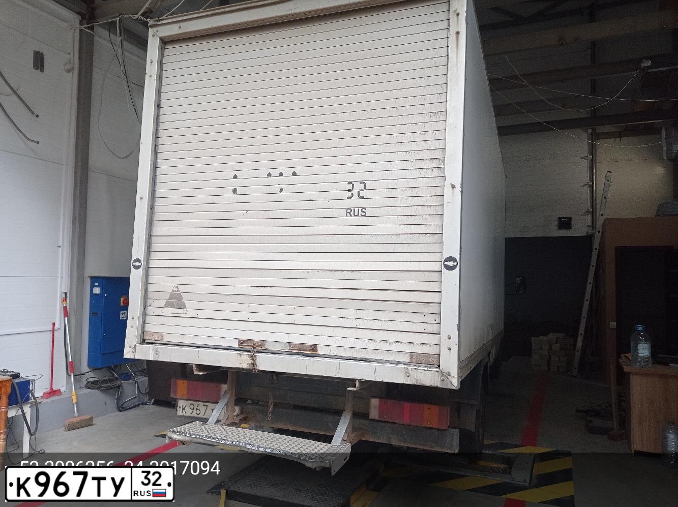 Фото автомобиля VOLKSWAGEN LT, 2004 — госномер К967ТУ32. Цвет: БЕЛЫЙ
