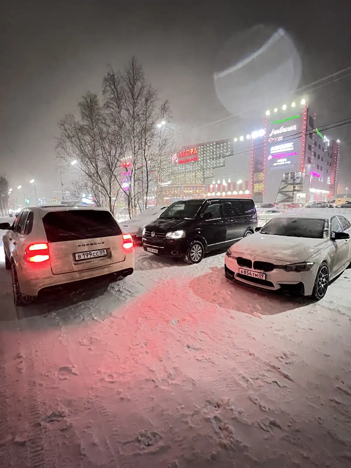 Фото автомобиля BMW 320I, 2016 — госномер М089СУ164. Цвет: Белый