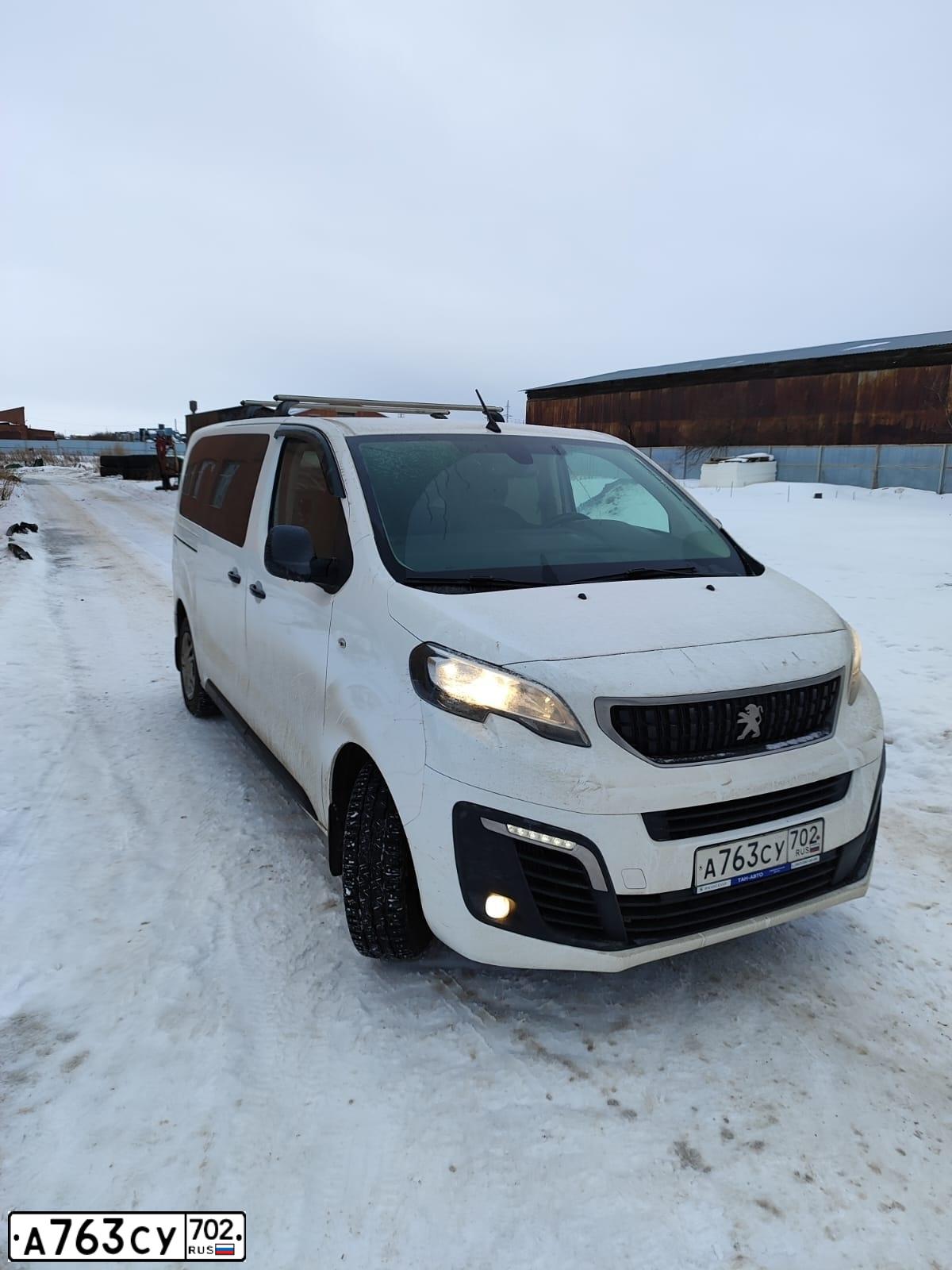 Фото автомобиля PEUGEOT TRAVELLER, 2020 — госномер А763СУ702. Цвет: Белый