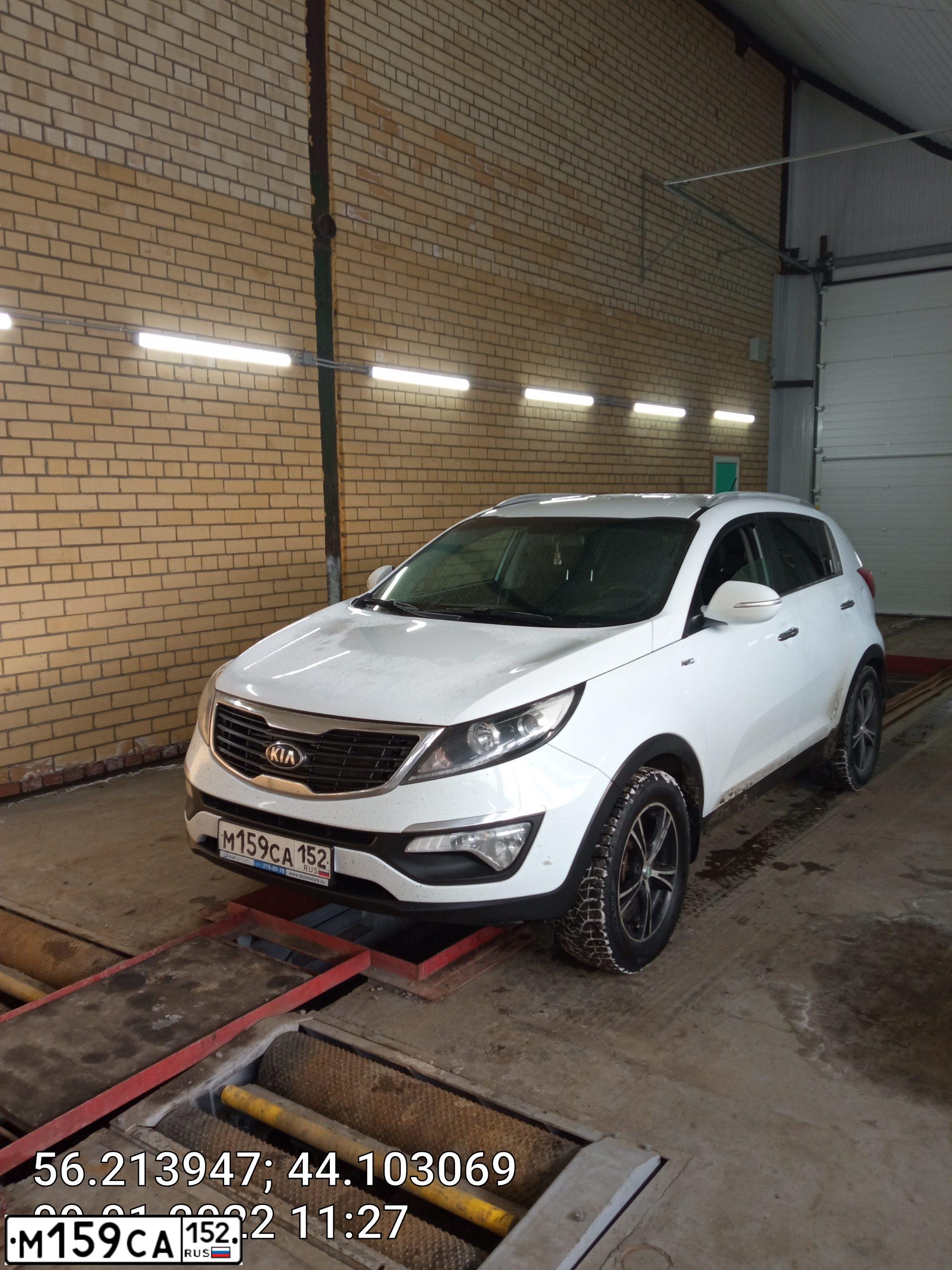 Фото автомобиля KIA SPORTAGE, 2013 — госномер Т923ЕО152. Цвет: БЕЛЫЙ