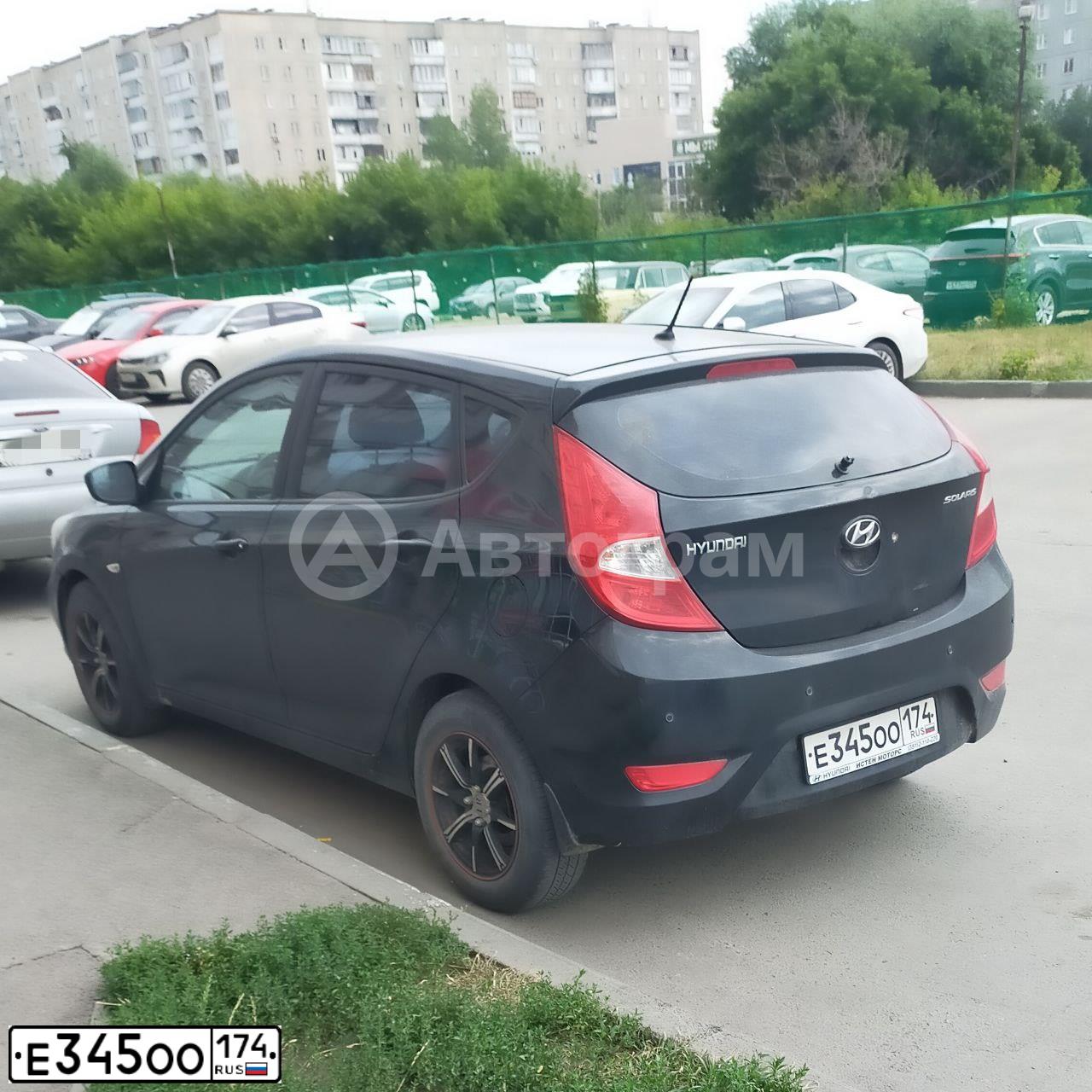 Фото автомобиля HYUNDAI SOLARIS, 2012 — госномер Е345ОО174. Цвет: ЧЕРНЫЙ