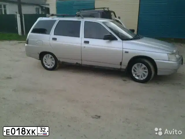 Фото автомобиля LADA 2111, 2004 — госномер Е018ХК32. Цвет: СВЕТЛО-СЕРЕБРИСТЫЙ МЕТАЛЛ