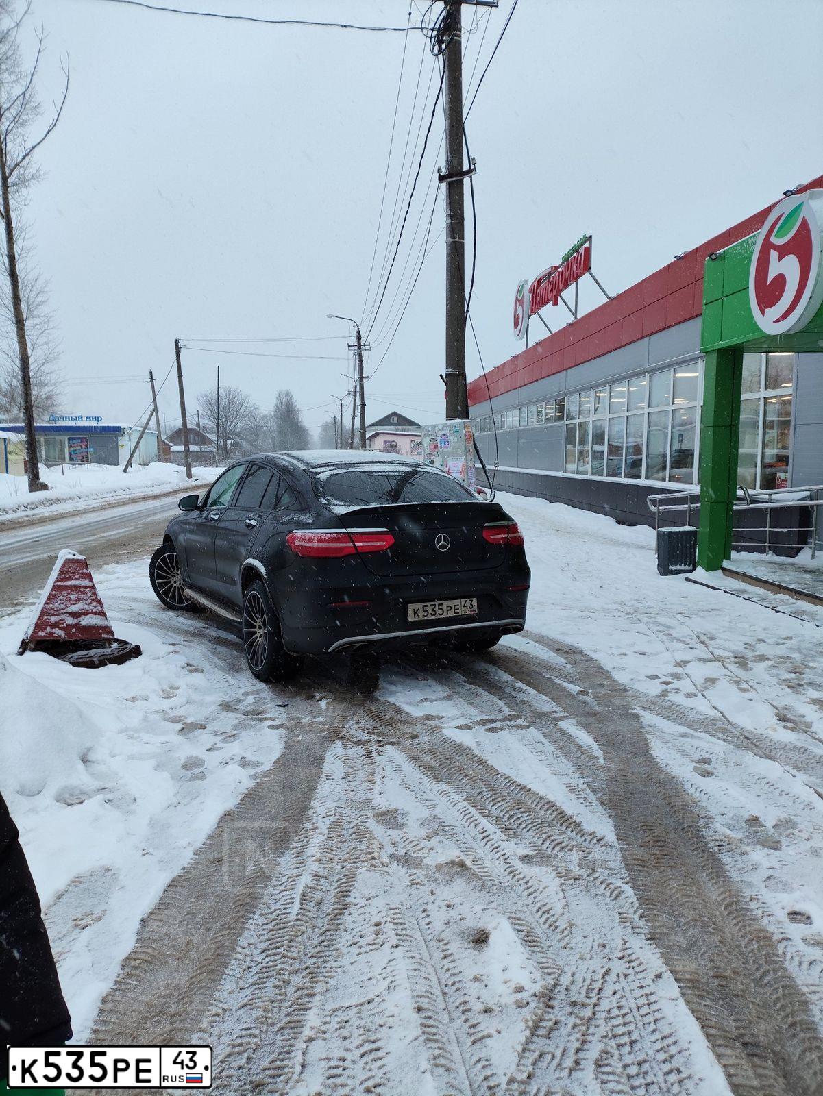 Фото автомобиля MERCEDES GLC-KLASSE, 2018 — госномер К535РЕ43. Цвет: ЧЕРНЫЙ