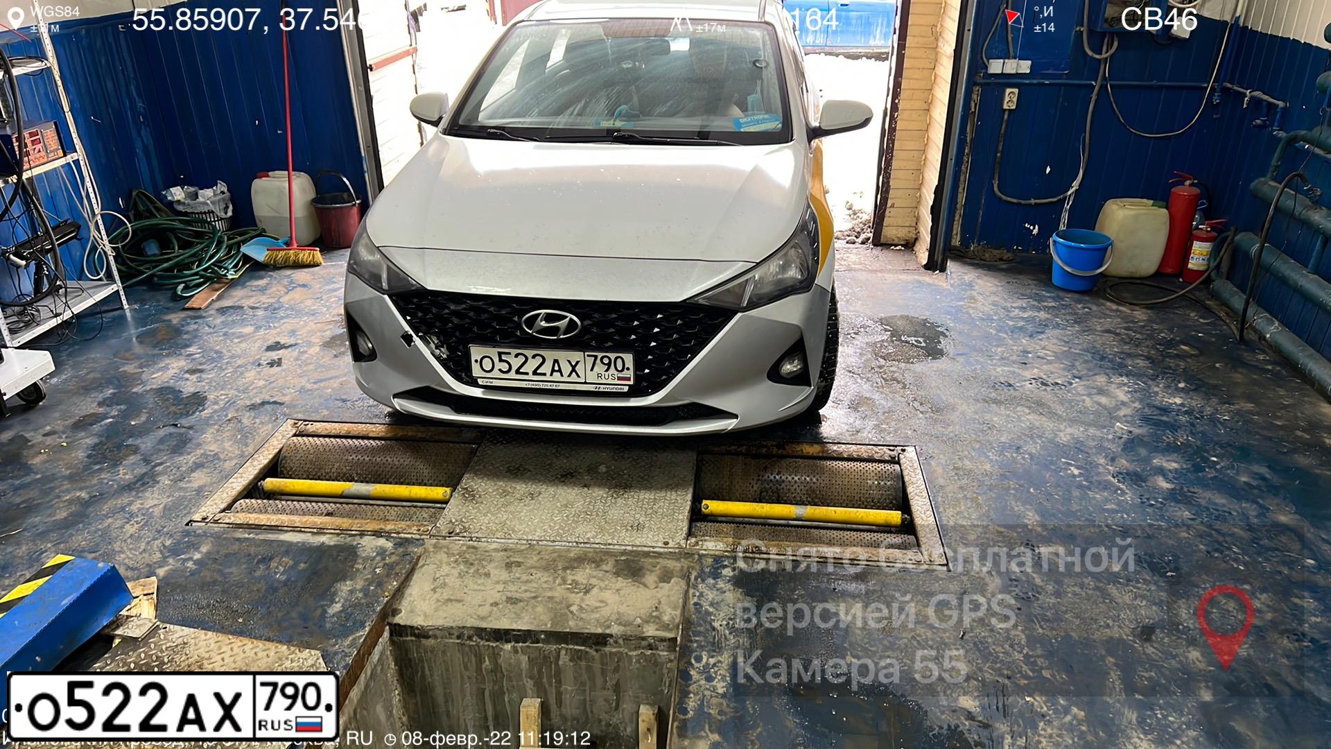 Фото автомобиля HYUNDAI SOLARIS, 2020 — госномер О522АХ790. Цвет: БЕЛЫЙ-ЖЕЛТЫЙ-СЕРЫЙ