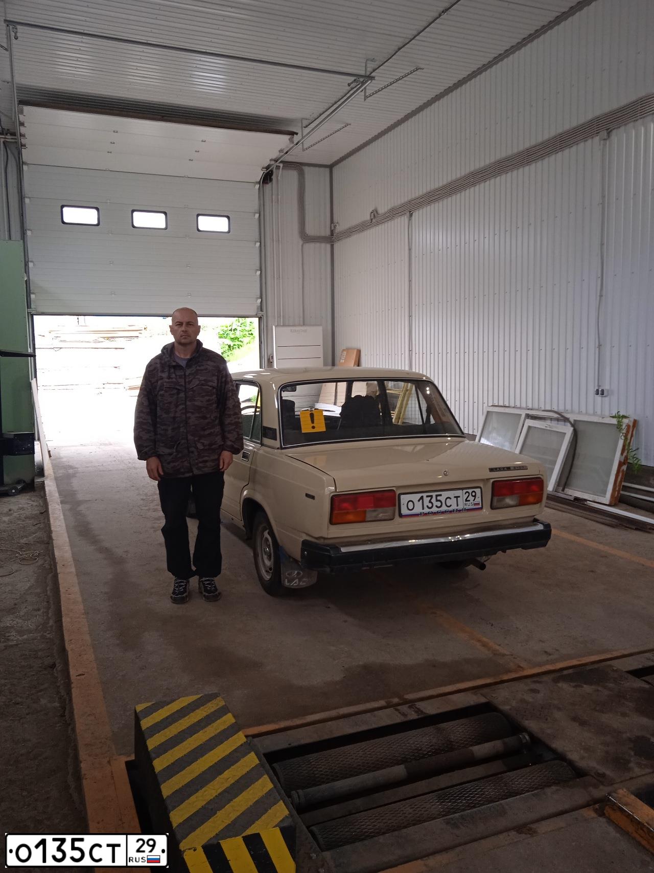 Фото автомобиля LADA 2107, 1991 — госномер Е780ВА11. Цвет: БЕЖЕВЫЙ