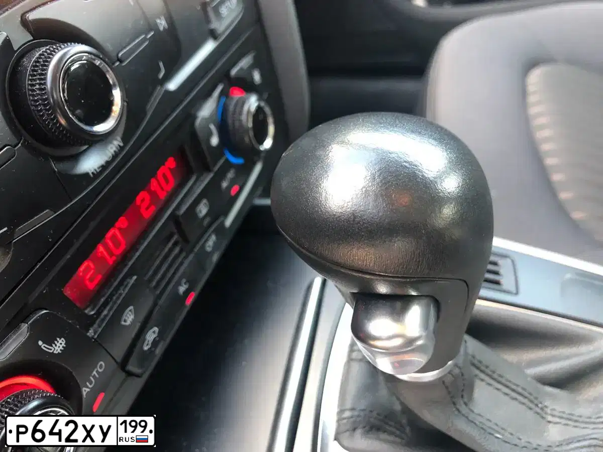 Фото автомобиля AUDI A4, 2010 — госномер А422НС702. Цвет: Белый