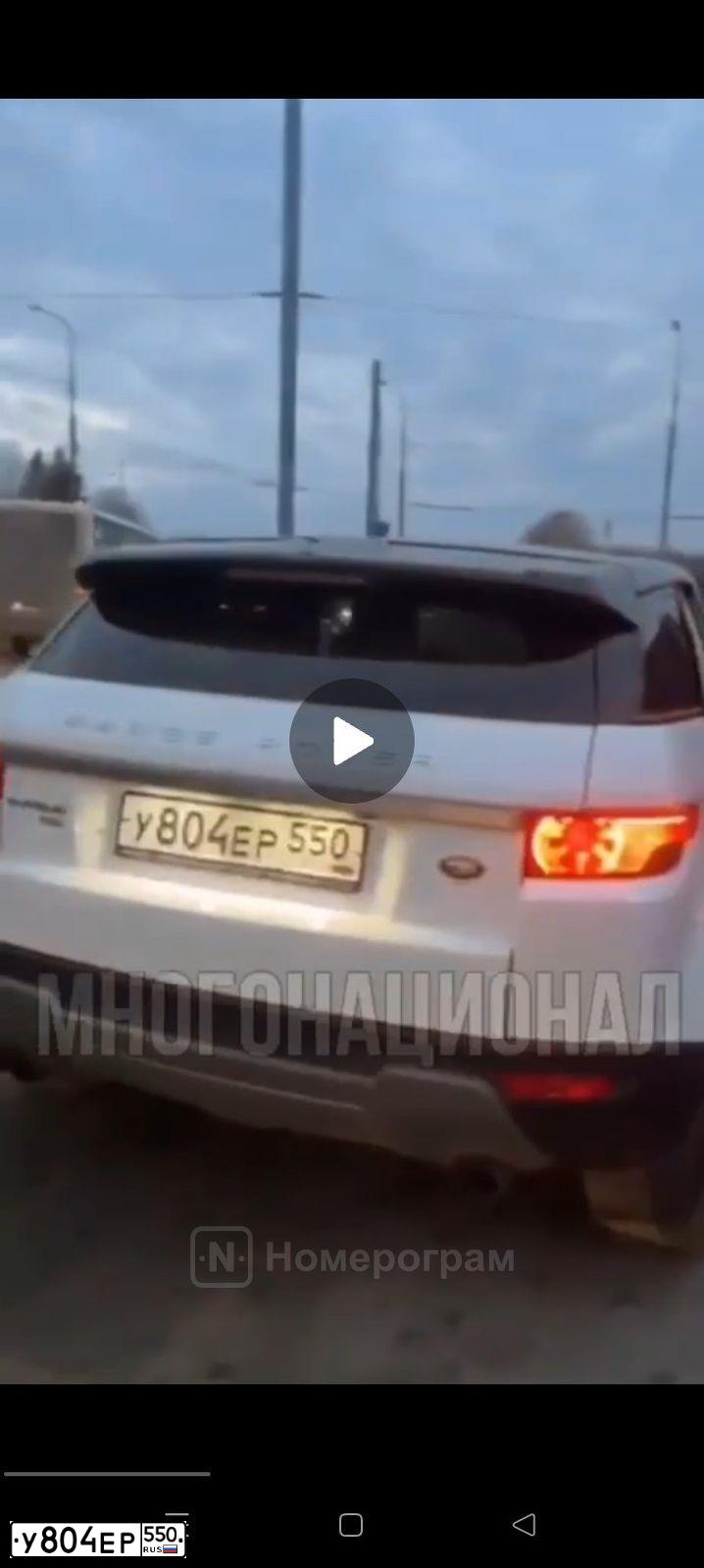 Фото автомобиля LANDROVER RANGE ROVER EVOQUE, 2015 — госномер У804ЕР550. Цвет: БЕЛЫЙ ЯРКИЙ