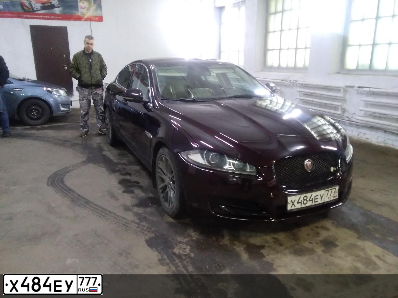 Фото автомобиля JAGUAR XF-SERIE, 2014 — госномер Р363ЕА977. Цвет: Коричневый