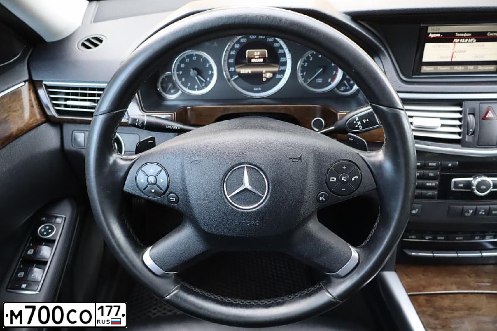 Фото автомобиля MERCEDES-BENZ E200, 2012 — госномер Е705РТ136. Цвет: ЧЕРНЫЙ