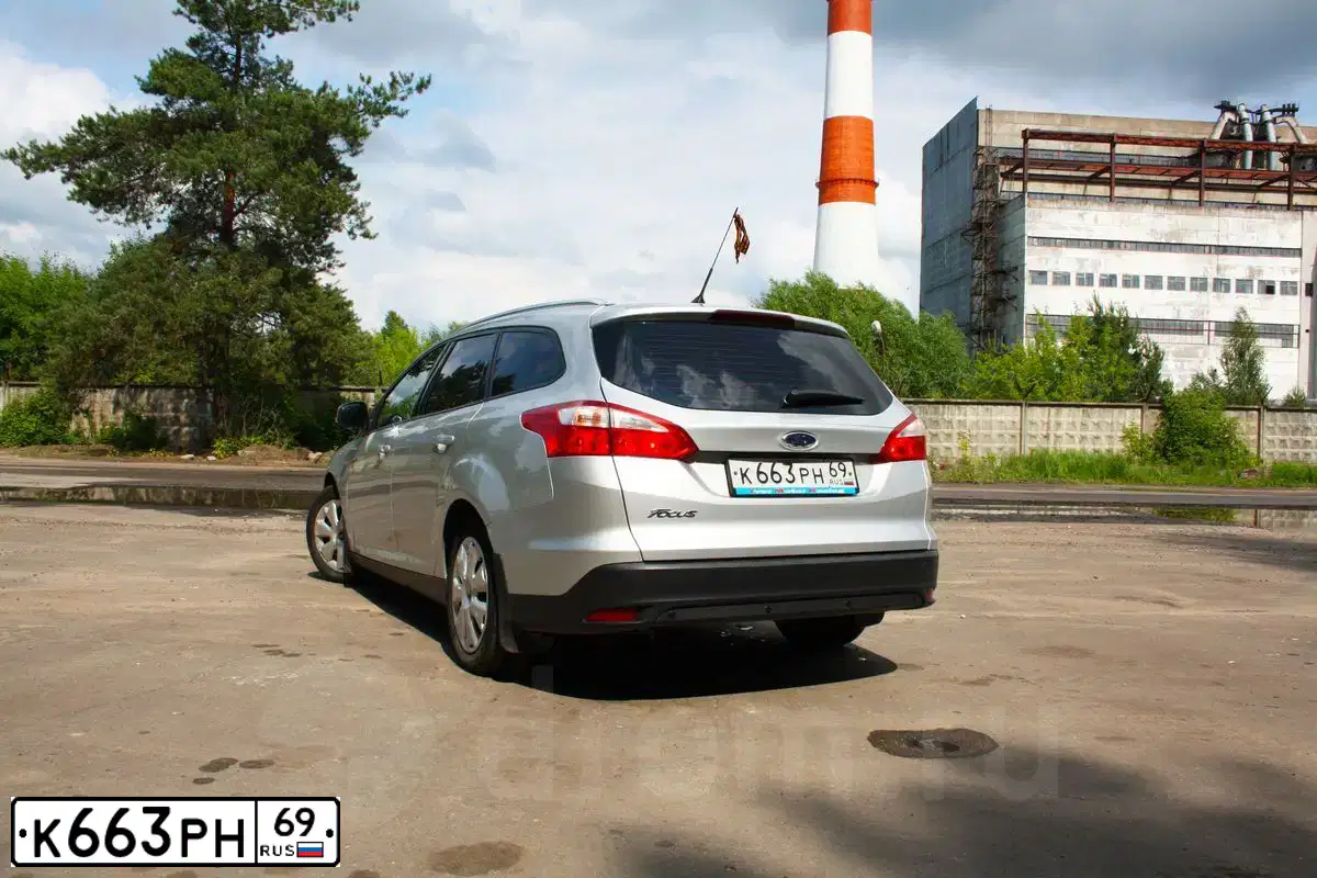 Фото автомобиля FORD FOCUS, 2013 — госномер К663РН69. Цвет: серебристый